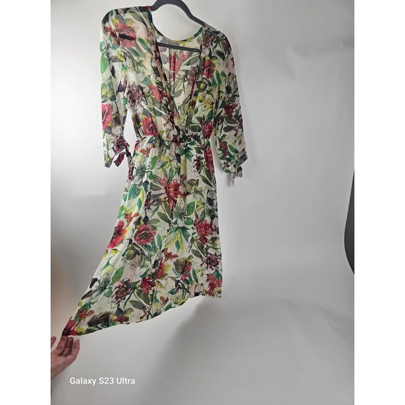 Women's szM, Haani beautiful floral wrap dress - Picture 2 of 8